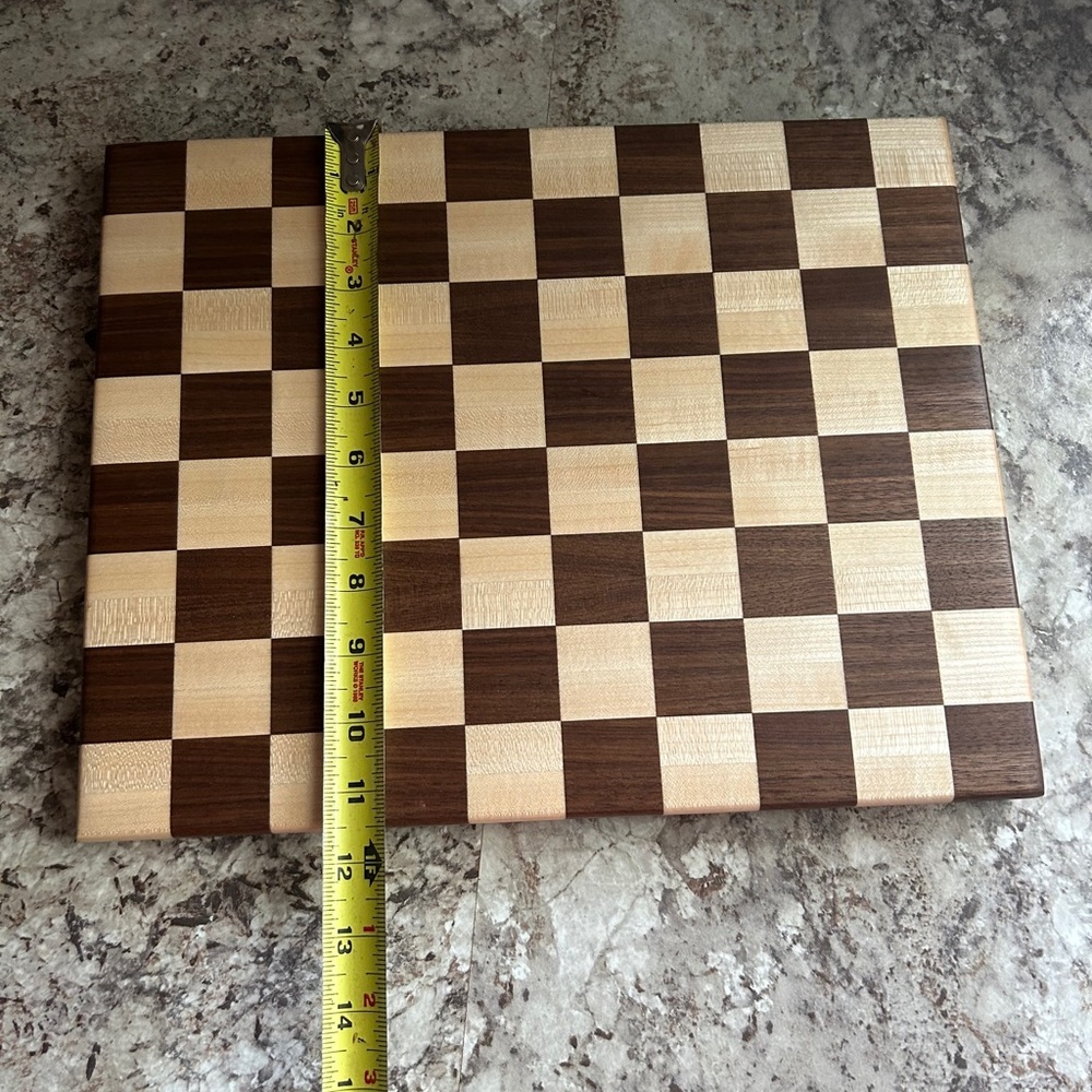 Cutting Board XL - Handcrafted - Checker Design - Picture 10 of 11
